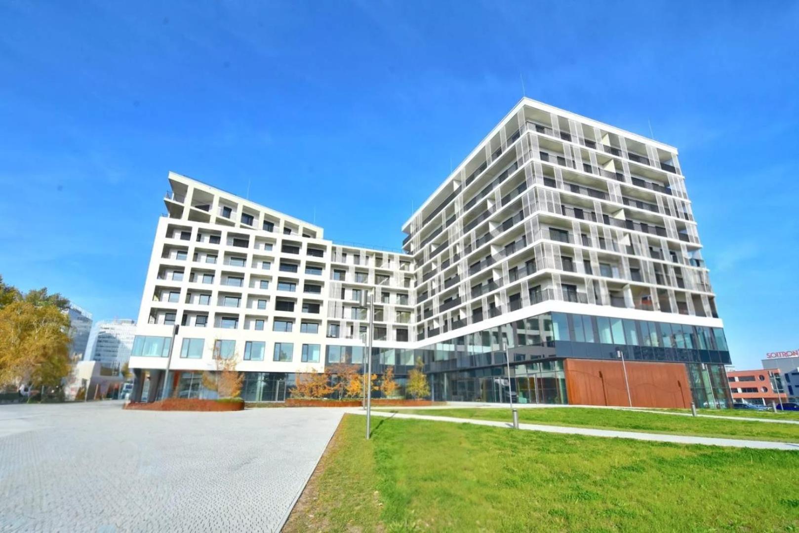 Bris Apartment, 1-2 Guests, Free Parking & Wifi, 4km Downtown, Apartmán Bratislava
